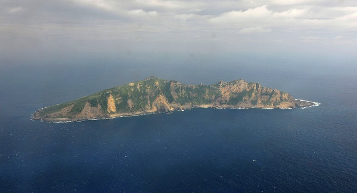 Japan condemns Chinese ships` presence in waters of disputed Senkaku Islands